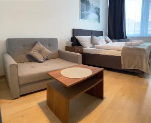 Ένα ή περισσότερα κρεβάτια σε δωμάτιο στο Hotel U Ševce