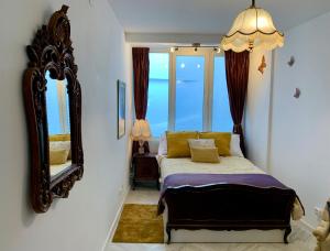 Ένα ή περισσότερα κρεβάτια σε δωμάτιο στο Romance & The City Lagos