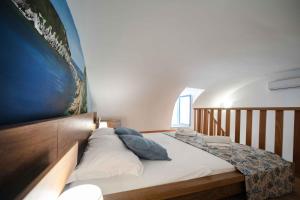 Tempat tidur dalam kamar di La terrazza sul Borgo