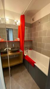 ห้องน้ำของ Chamois de Chamonix, Confortable 2 pièces, balcon, parking gratuit