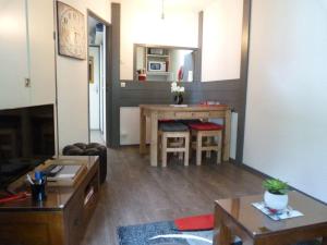 Η κουζίνα ή μικρή κουζίνα στο Chamois de Chamonix, Confortable 2 pièces, balcon, parking gratuit