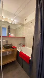 Ένα μπάνιο στο Chamois de Chamonix, Confortable 2 pièces, balcon, parking gratuit