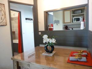Η κουζίνα ή μικρή κουζίνα στο Chamois de Chamonix, Confortable 2 pièces, balcon, parking gratuit