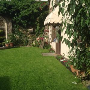 Zahrada ubytování Gemütliches Ferienhaus Mainz + 9 fotografií