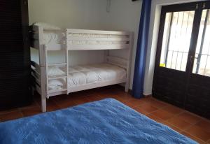 a bedroom with a bunk bed and a bunk bed gmaxwell gmaxwell gmaxwellythonythonython at Villa Las Dalias in Almuñécar
