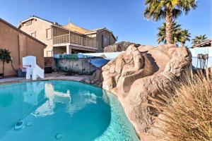 Kolam renang di atau dekat dengan Maricopa Home with Swim-Up Bar, Heated Pool and Slide