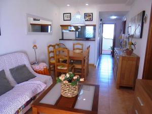 a living room with a couch and a table at Residencial Peñiscola Playa 4/6 LEK in Peñíscola