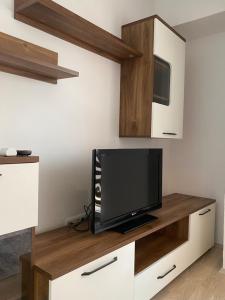 Μια τηλεόραση ή/και κέντρο ψυχαγωγίας στο Simonovski’s Apartments
