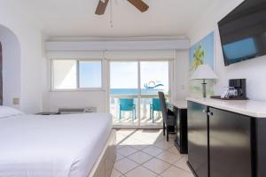 Postel nebo postele na pokoji v ubytování Hotel Playa Bonita Resort + 52 fotografií