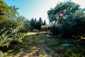 Vonkajšia záhrada v ubytovaní Lee house, WI-FI,FREE PARKING, HOT TUBE