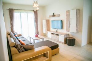 TV a/nebo společenská místnost v ubytování Entire Luxury 3 BR condo for rent - Flic-en-Flac - Close to Beach