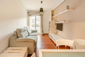 a living room with a couch and a tv at Apartamento Gibaja in Gibaja