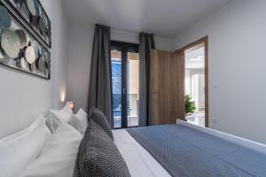 Un pat sau paturi într-o cameră la Apartment Laurel