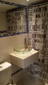 a bathroom with a sink and a toilet at Apartamento El Colorado in El Colorado