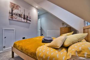 Voodi või voodid majutusasutuse Modern & Cosy apartment in the heart of the historic old town of Aberdeen, free WiFi, free parking toas