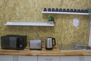 Dapur atau dapur kecil di The Central Guesthouse