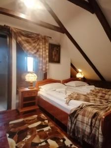 a bedroom with two beds in a attic at Casa Huber in Cîrţa