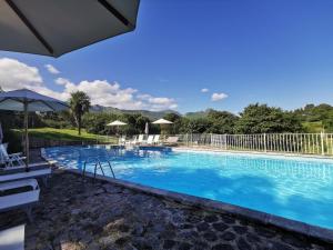 Swimmingpoolen hos eller tæt på Apartamentos Turísticos Las Nieves