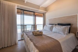 Ένα ή περισσότερα κρεβάτια σε δωμάτιο στο Tergniet Beach Villa +58 φωτογραφίες