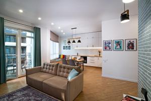 Кухня или мини-кухня в Bohemia Apartment at Italian Boulevard
