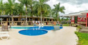 Bazén v ubytování Hotel Los Rios nebo v jeho okolí
