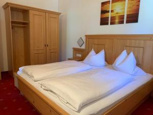 Postel nebo postele na pokoji v ubytování Gästehaus Kastenhof