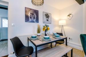 a dining room with a table and chairs at Charming 1-bed house in Chester by 53 Degrees Property, Ideal for Couples & Business, Amazing Location - Sleeps 4 in Chester