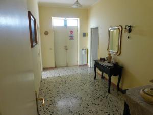 a bathroom with a sink and a mirror and a table at La casa di Mascia in Roccasecca