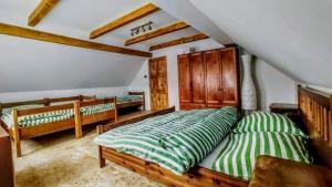 Postel nebo postele na pokoji v ubytování Chalupa U Mohelky