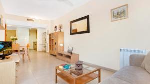 TV a/nebo společenská místnost v ubytování Apartment StaCris2 - Lloret de Mar