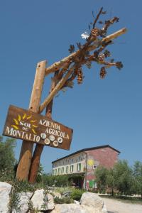 un panneau pour le musée du molnaraho dans l'établissement Agriturismo Sol De Montalto, à Rivoli Veronese