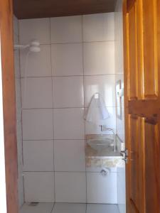 Pousada Recanto das Flores tesisinde bir banyo +29 fotoğraf