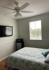 a bedroom with a bed and a ceiling fan at Casa Miami 3 in Miami