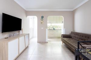 Μια τηλεόραση ή/και κέντρο ψυχαγωγίας στο Casa Melo Melo by the Beach