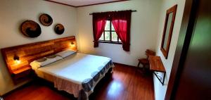 a bedroom with a large bed and a window at Finca Bellavista Pereira in Pereira +20 photos
