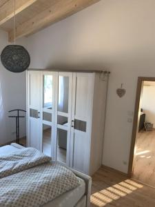 a bedroom with a bed and a mirror at Auf dem Rheinsteig in Lierschied