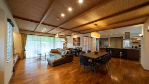 Posezení v ubytování Villa 石の蔵 Hotel