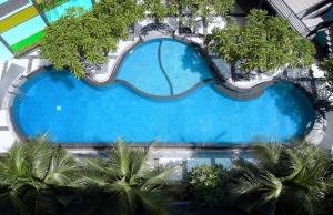O vedere a piscinei de la sau din apropiere de Truntum Padang
