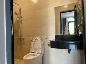 Koupelna v ubytování THANH BÌNH HOTEL, Bình Long + 40 fotografií