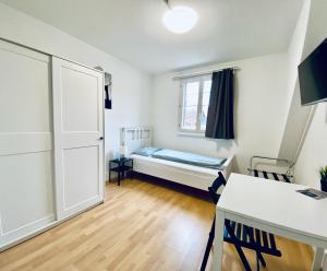 Postel nebo postele na pokoji v ubytování Monteurzimmer - Worker's accommodation - ZIMMERzuVERMIETEN in Balsthal Solothurn