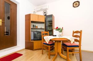 Kuchyňa alebo kuchynka v ubytovaní Apartment Berk + 37 fotografií