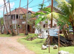 Giardino di Chez Hugo, bel appartement très bien situé pour visiter la Martinique en journée et dormir la nuit