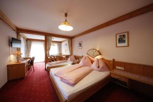a hotel room with a bed and a desk at Bankwirt in Schladming