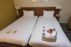 two twin beds in a hotel room at Holiday Inn Swindon by IHG in Swindon