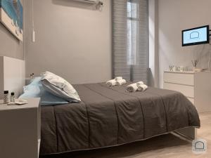 A bed or beds in a room at Borgo Antignano