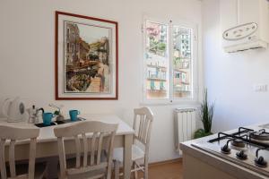 A kitchen or kitchenette at Shanti 1