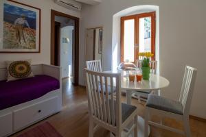 A seating area at Shanti 1