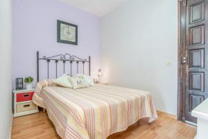 Ein Bett oder Betten in einem Zimmer der Unterkunft Empurialola - Precioso apartamento vistas a los canales en Empuriabrava- 146