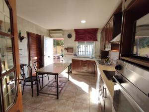 A kitchen or kitchenette at Villa Coco