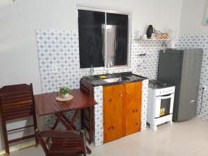 A cozinha ou cozinha compacta de Apartamento do Magal Central